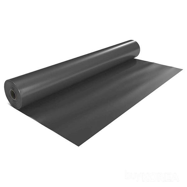 Rolo de geomembrana de PEAD antes da instalação em campo